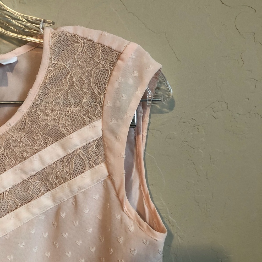 Candies Blush Pinkβ Lace Heart Sleeveless Blouse - Picture 2 of 9